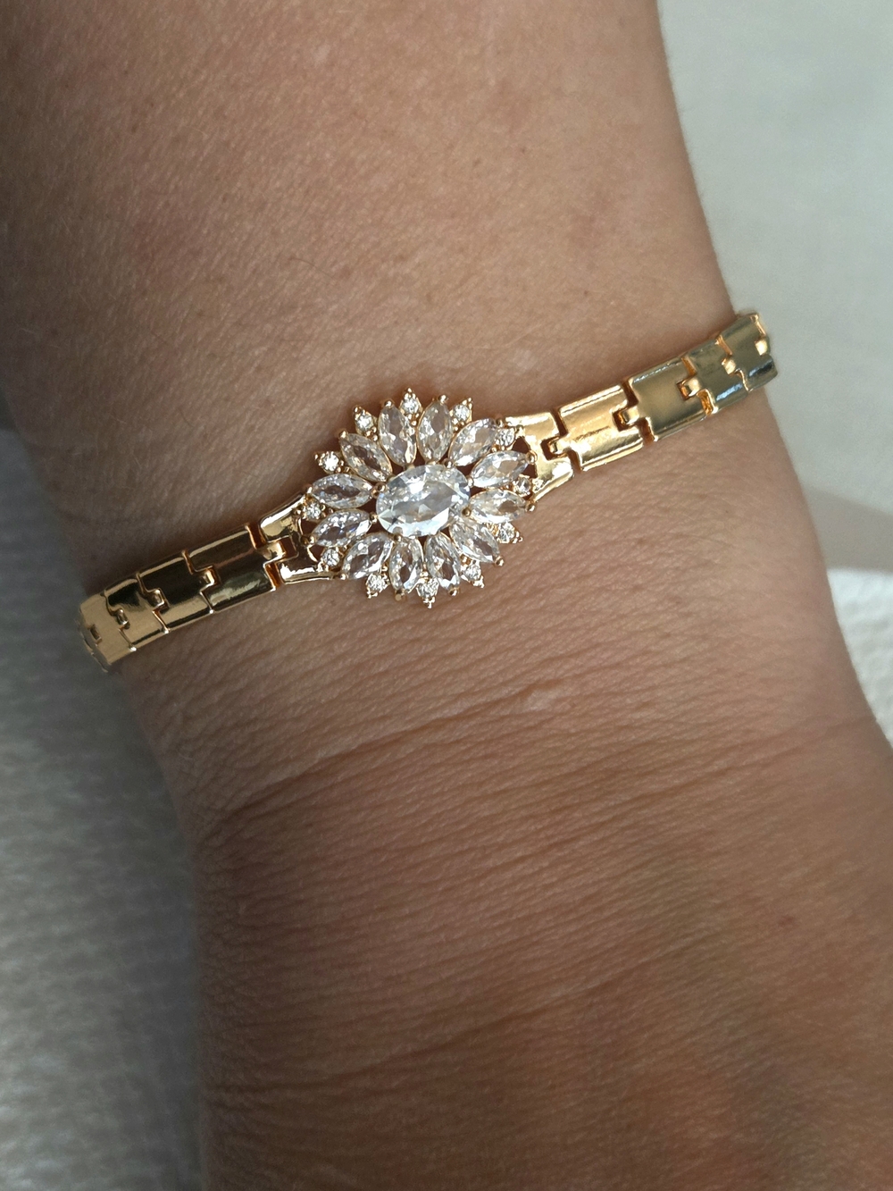 Charm Versatile Style Fashion Bracelet Gold Color Cubic Zirconia Flower Bracelet
